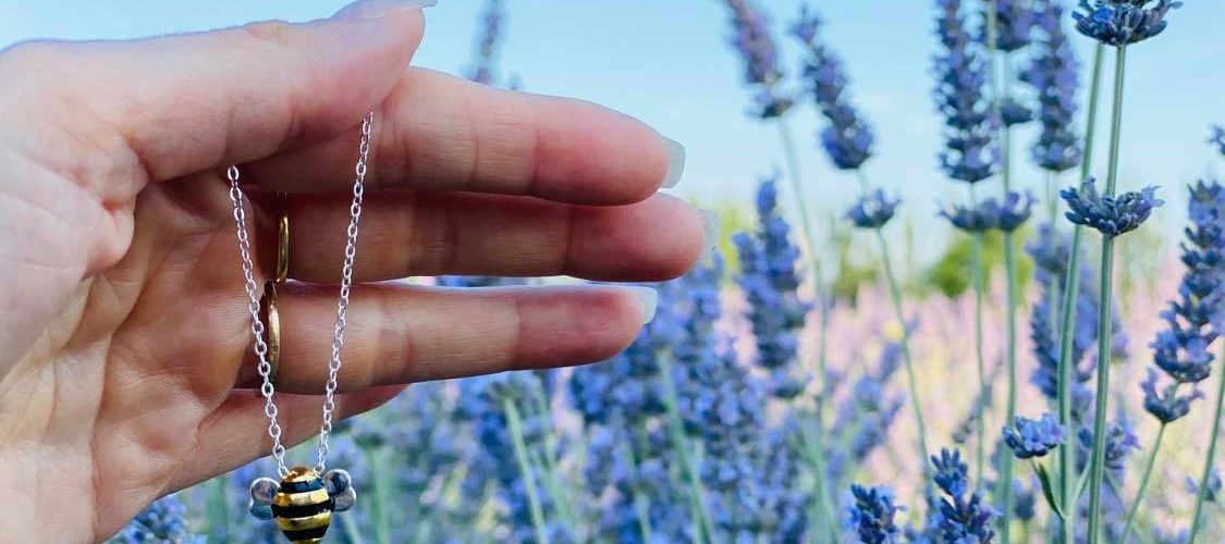 BeeHumming : des bijoux qui sauvent les abeilles ?