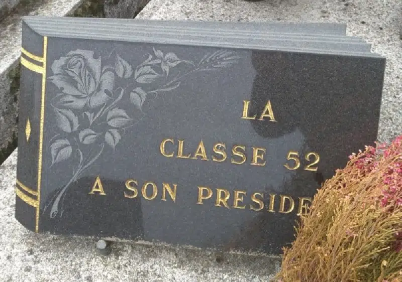 Comment choisir une plaque funéraire