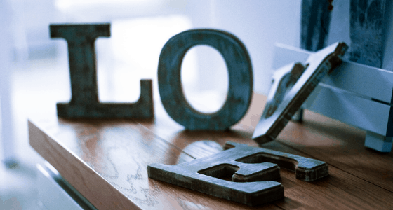 Décorez votre maison avec des lettres adhésives