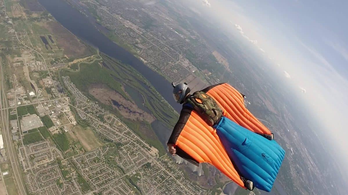 Voler en wingsuit pour avoir une sensation forte