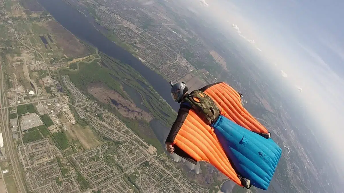 Voler en wingsuit pour avoir une sensation forte