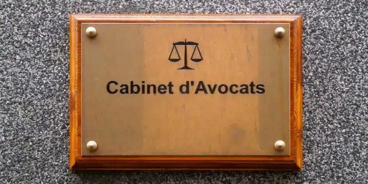 L'importance d'une plaque professionnelle avec logo pour votre visibilité