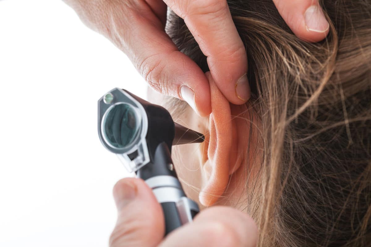 Auscultation d'une oreille bouchée