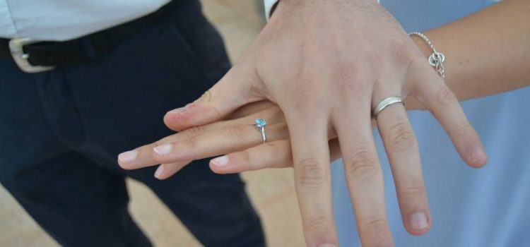 Comment choisir son bijou de fiançailles en 4 étapes ?