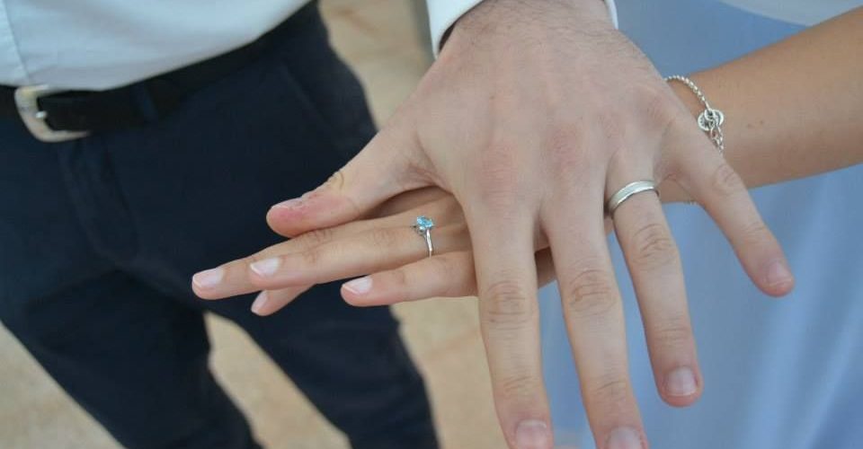 Comment choisir son bijou de fiançailles en 4 étapes ?