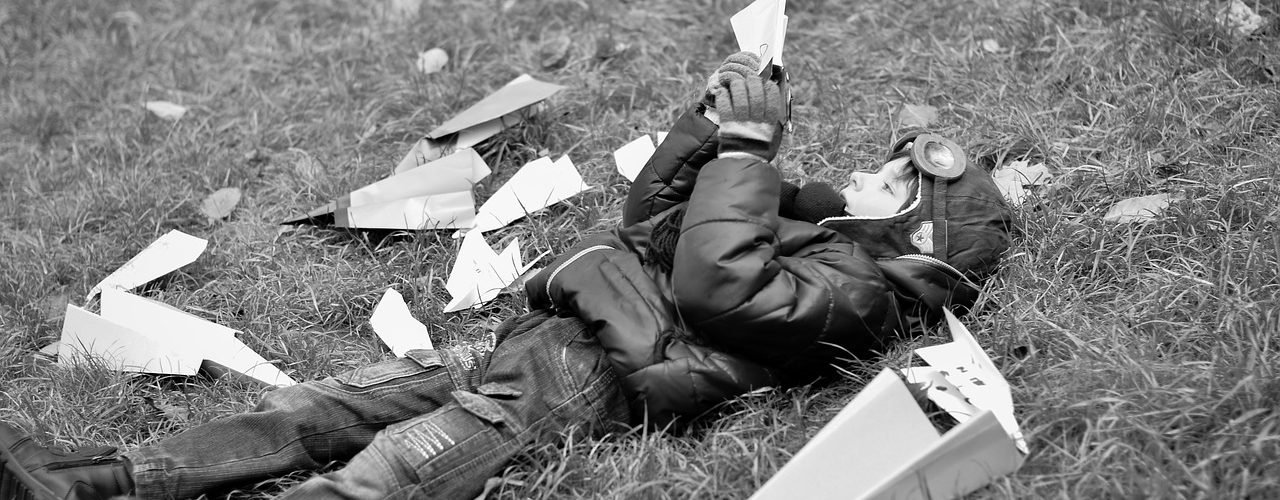 Avion en papier : tuto de pliage d’avion qui plane