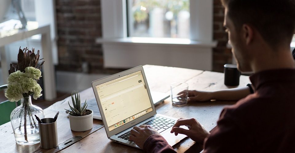 Local professionnel, faut-il opter pour un achat ou une location ?