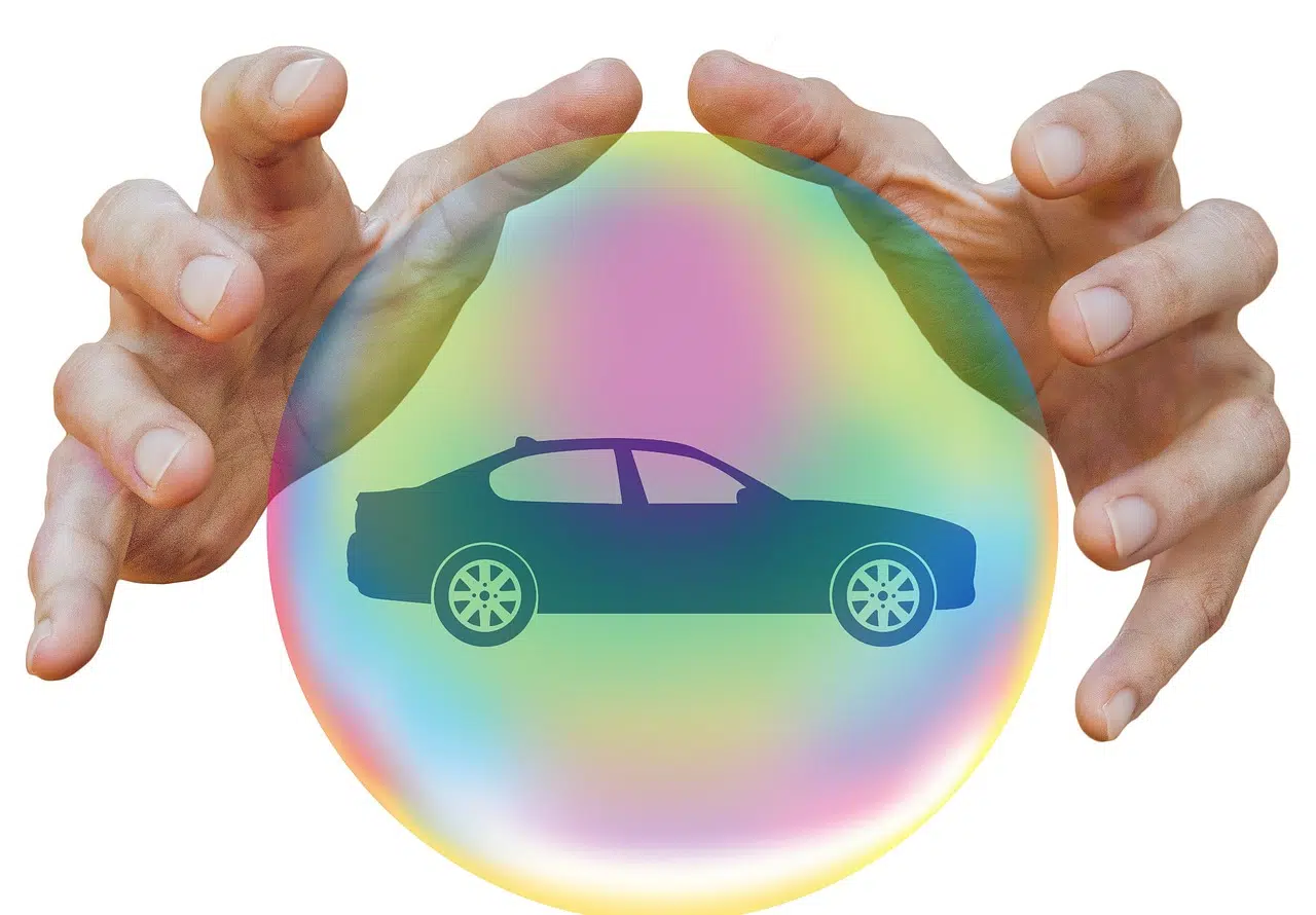 Une voiture protégée par une bulle