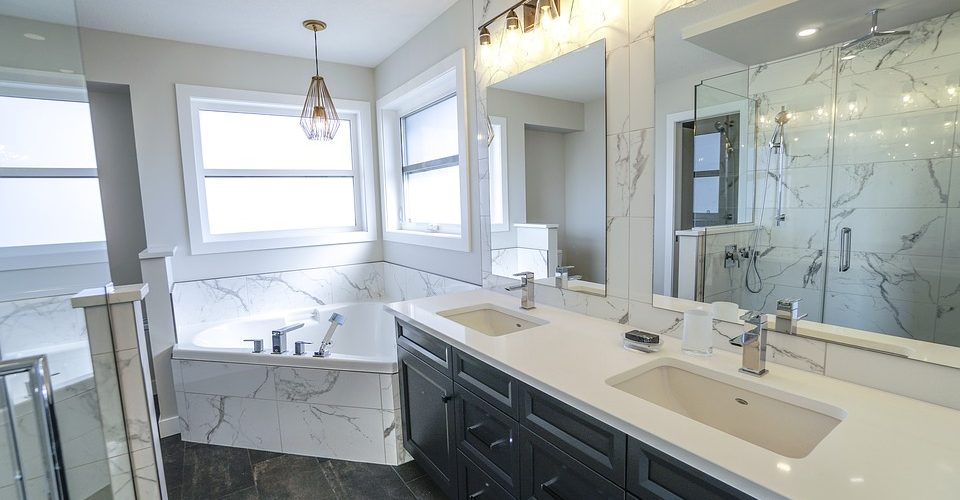 Opter pour du marbre en salle de bain : une bonne idée ?