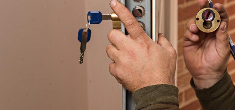 Faire appel à un serrurier sans se faire arnaquer : comment s’y prendre ?
