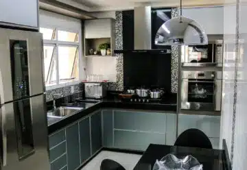Transformez votre intérieur avec une plaque en inox pour un look moderne