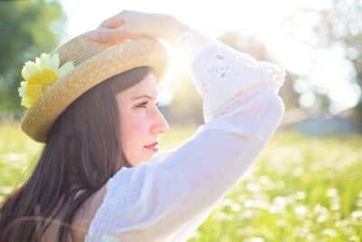 Pourquoi porter un chapeau au soleil ?